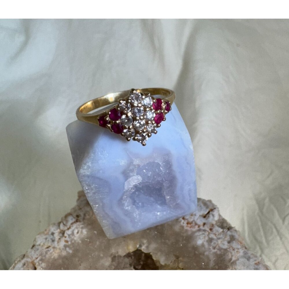 Vintage 14K Yellow Gold Genuine Diamond Cluster Ring w/ Ruby Accents Sz 8